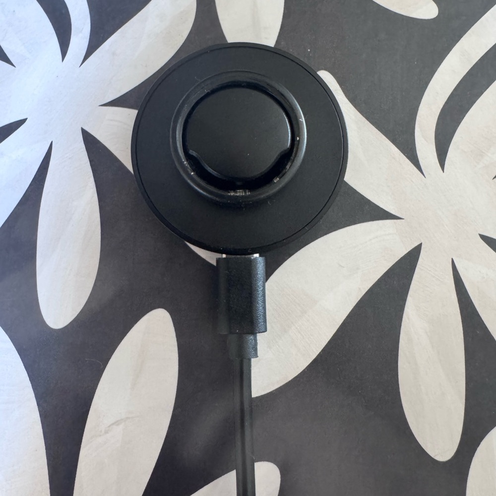 Oura Black Charging Ring